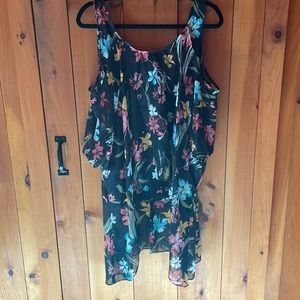 Beautiful summer shear flowered pattern with layers top